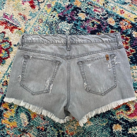Joe’s Jeans Distressed Gray Cut Off Short Women’s Size 28 - Picture 2 of 8